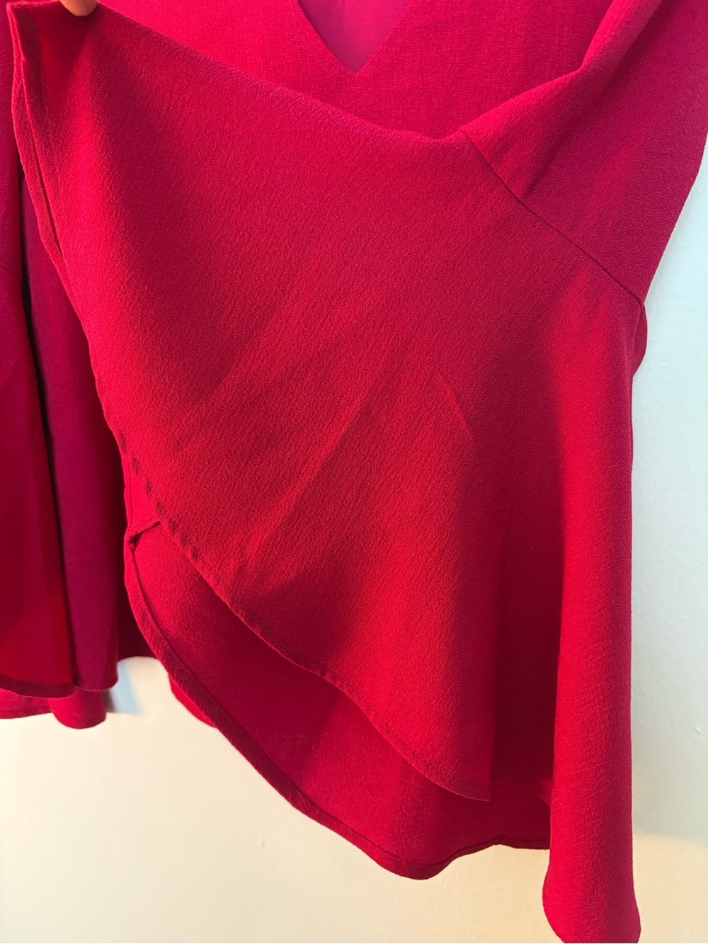WAYF Women’s Ryan Choker Cutout Bell Sleeve Ruby Red Blouse Size 8 Sku#69 - Picture 6 of 11